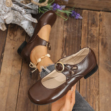 Charger l'image dans la galerie, Chaussures vernies à bout rond et à petits talons